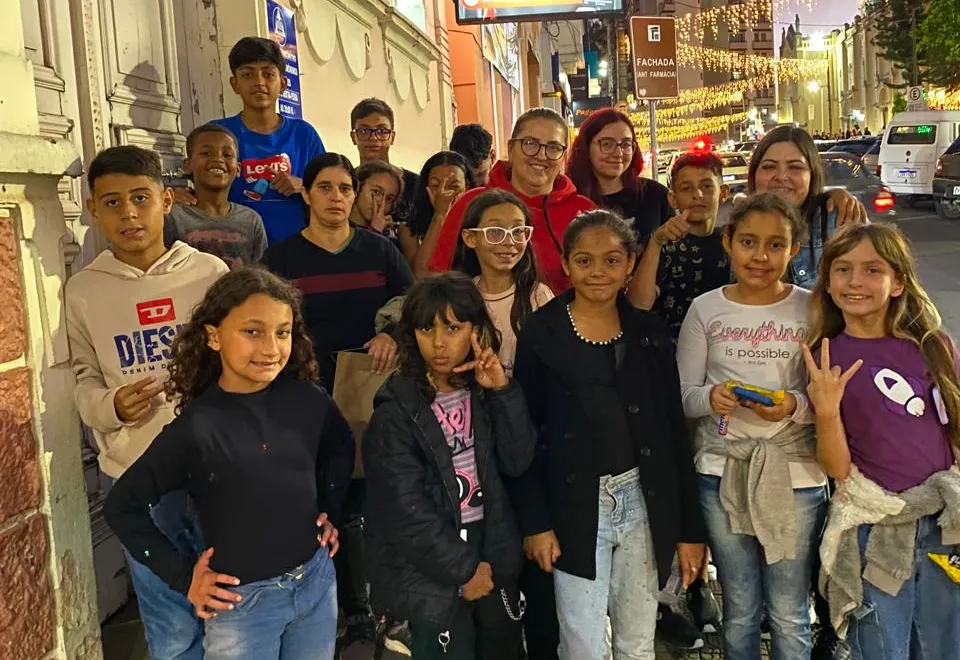 CRAS leva crianças e adolescentes para momento especial de cinema