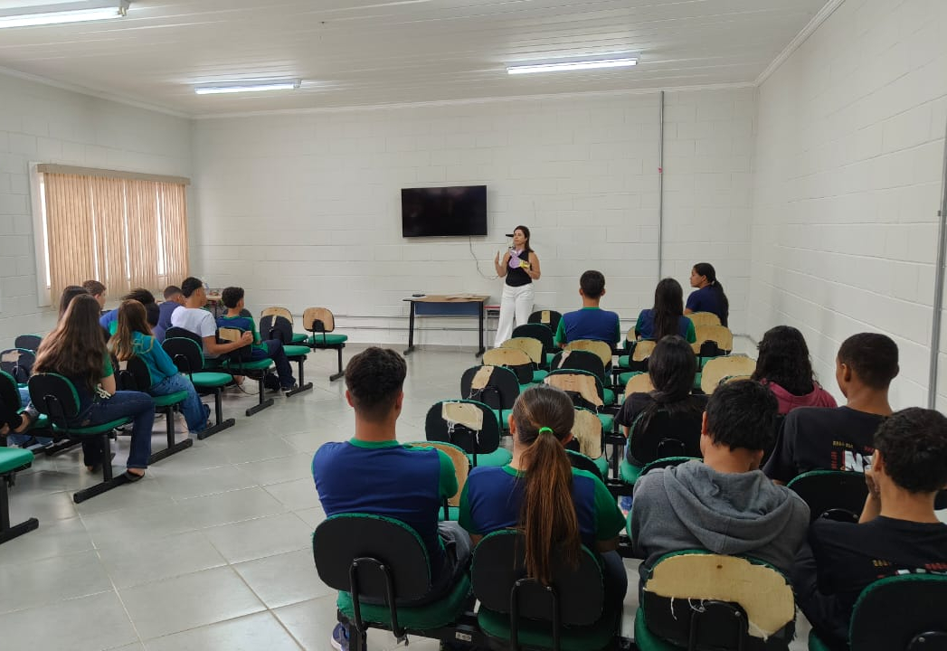 Palestra sobre Saúde Auditiva é realizada na Escola Antônio Ferreira