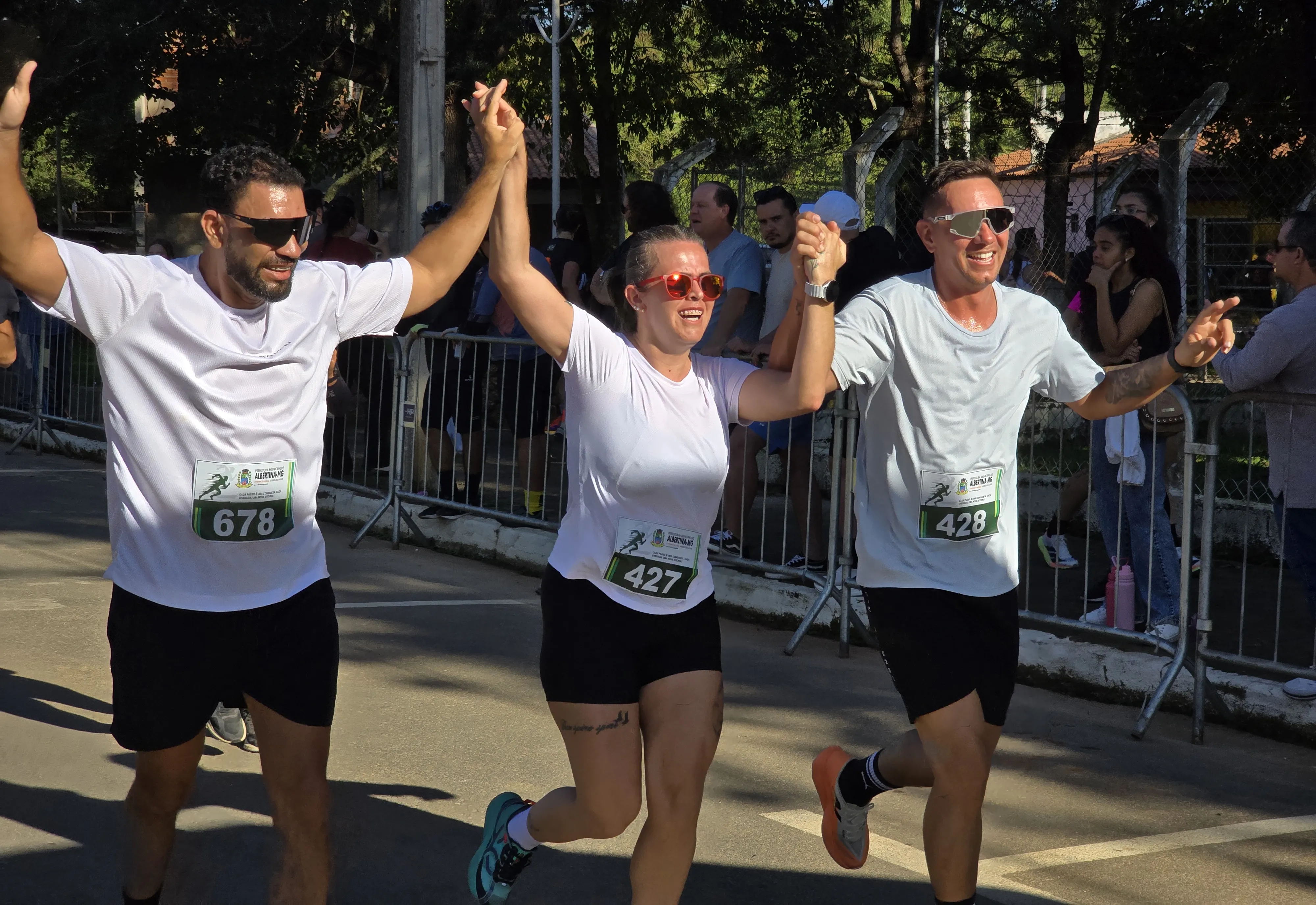 Corrida e Caminhada Rústica reúne atletas, famílias e visitantes em uma manhã de esporte em Albertina