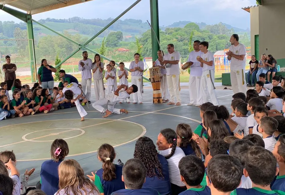 Capoeira leva cultura, movimento e consciência para estudantes de Albertina