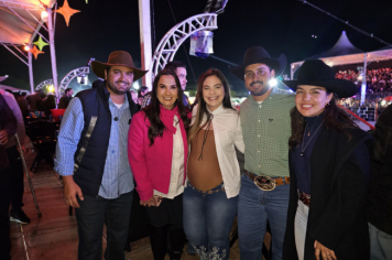 Foto - Abertura do 29º Rodeio leva emoção e espetáculo à arena!