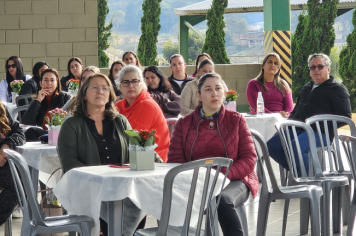 Foto - Professores da rede municipal de Albertina recebem Chromebooks para uso pedagógico