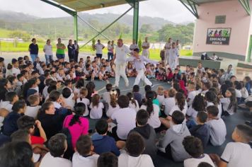 Foto - Capoeira Transforma Semana da Consciência Negra na Escola Antônio Ferreira