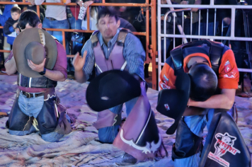 Foto - Abertura do 29º Rodeio leva emoção e espetáculo à arena!