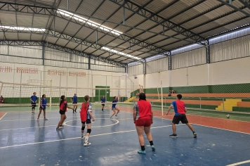 Foto - Treino de Vôlei de Base