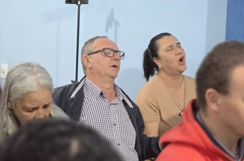 Foto relacionada - Terceiro dia da 8ª Semana Evangélica reúne fiéis na Igreja Resgatando Vidas em noite de oração e renovação