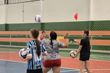 Foto - Treino de Vôlei de Base