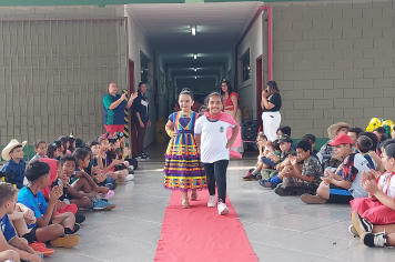Foto - Dia de Fantasia na Escola Municipal Antônio Ferreira