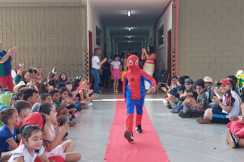 Foto - Dia de Fantasia na Escola Municipal Antônio Ferreira