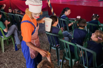 Foto - Crianças da Pré-Escola vivem dia mágico no circo em Jacutinga