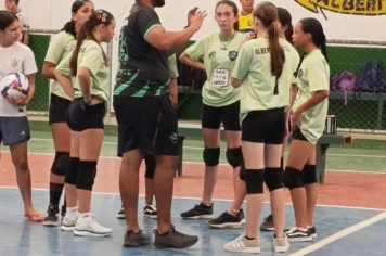 Foto relacionada - Um sábado histórico para o vôlei de base em Albertina