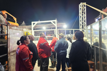 Foto - Abertura do 29º Rodeio leva emoção e espetáculo à arena!