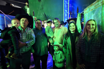 Foto - Abertura do 29º Rodeio leva emoção e espetáculo à arena!