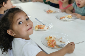 Foto relacionada - Alimentação saudável e preparada com amor nas escolas municipais de Albertina