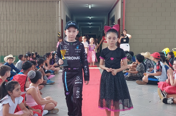 Foto - Dia de Fantasia na Escola Municipal Antônio Ferreira