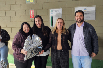 Foto - Professores da rede municipal de Albertina recebem Chromebooks para uso pedagógico