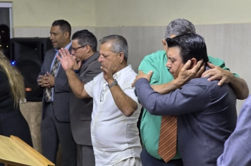 Foto relacionada - Segunda dia da 8ª Semana Evangélica reúne fiéis na Igreja Tua Face em noite de Palavra e adoração