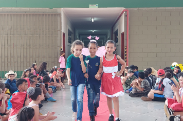 Foto - Dia de Fantasia na Escola Municipal Antônio Ferreira