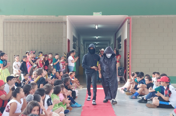 Foto - Dia de Fantasia na Escola Municipal Antônio Ferreira