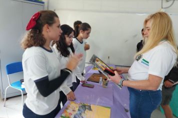 Foto - Feira de Conhecimento: Escola Municipal Antônio Ferreira