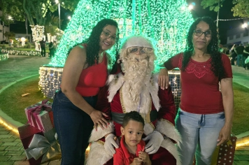 Foto relacionada - Albertina de Luz: primeira noite do Festival Natal de Luz enche a praça de emoção e esperança