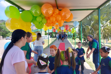 Foto relacionada - Semana da Criança começa com o divertido Dia do Cabelo Maluco na Escola Municipal Antonio Ferreira