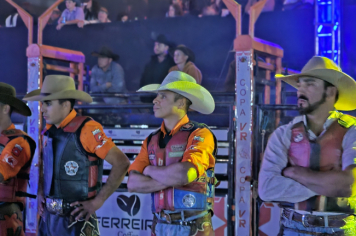 Foto - Abertura do 29º Rodeio leva emoção e espetáculo à arena!