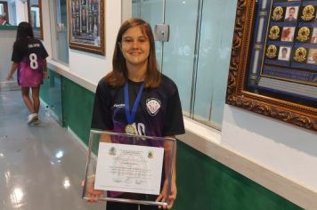 Foto - Time de Futsal Feminino de Albertina Recebe Honraria na Câmara Municipal