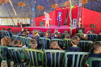 Foto - Crianças da Pré-Escola vivem dia mágico no circo em Jacutinga