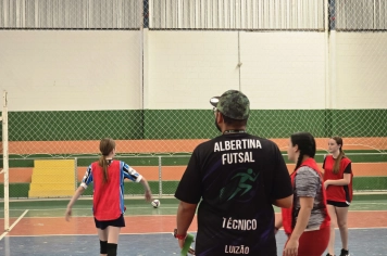 Foto - Treino de Vôlei de Base