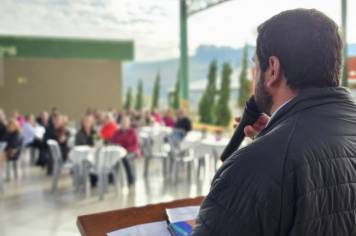 Foto - Professores da rede municipal de Albertina recebem Chromebooks para uso pedagógico