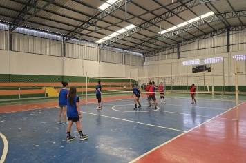 Foto - Treino de Vôlei de Base