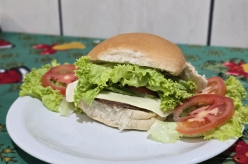 Foto relacionada - LANCHES ESPECIAIS MARCAM PROGRAMAÇÃO DE FIM DE ANO NA PRÉ-ESCOLA MUNICIPAL LUZIA SANCHES DINIZ
