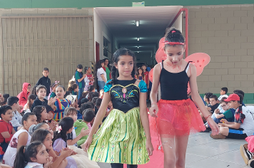 Foto - Dia de Fantasia na Escola Municipal Antônio Ferreira