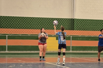 Foto - Treino de Vôlei de Base