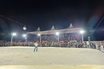 Foto - Abertura do 29º Rodeio leva emoção e espetáculo à arena!