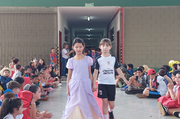 Foto - Dia de Fantasia na Escola Municipal Antônio Ferreira