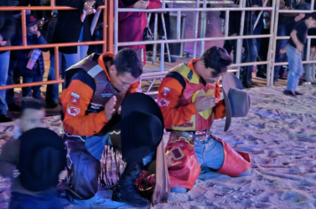 Foto - Abertura do 29º Rodeio leva emoção e espetáculo à arena!