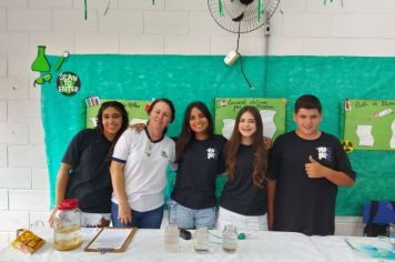 Foto - Feira de Conhecimento: Escola Municipal Antônio Ferreira