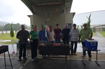 Foto - Churrasco na Escola Municipal Antonio Ferreira