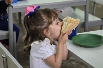 Foto - Lanche Especial de Fim de Ano – Creche Municipal Teresa Rossi