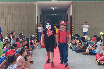 Foto - Dia de Fantasia na Escola Municipal Antônio Ferreira