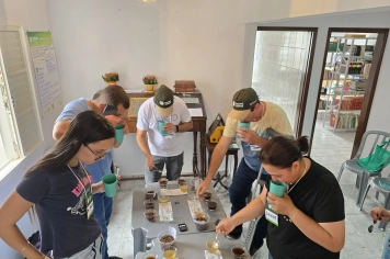 Foto relacionada - CURSO DE CLASSIFICAÇÃO E DEGUSTAÇÃO DE CAFÉS PROMOVE APRENDIZADO, TÉCNICA E VALORIZAÇÃO DO SABER