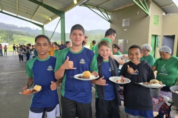 Foto relacionada - Festa e integração marcam o dia de churrasco na Escola Municipal Antônio Ferreira