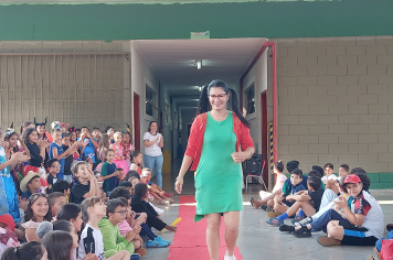 Foto relacionada - Desfile de Fantasias Encanta Alunos e Professores na Escola Municipal Antônio Ferreira!