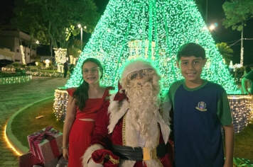 Foto relacionada - Albertina de Luz: primeira noite do Festival Natal de Luz enche a praça de emoção e esperança
