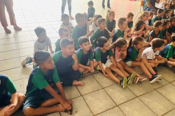 Foto relacionada - Teatro encanta crianças da Pré-Escola Luzia Sanches Diniz com “Os Saltimbancos”