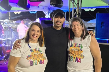 Foto relacionada - Carnaval de Albertina encerra com Festa Neon, caminhão pipa e Sambamore na praça