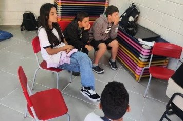 Foto relacionada - Aula de piano encanta alunos da Escola Municipal Antonio Ferreira