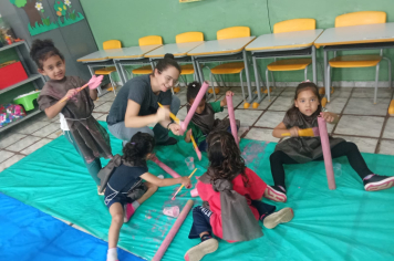 Foto - Atividade lúdica estimula aprendizado e imaginação das crianças do Maternal